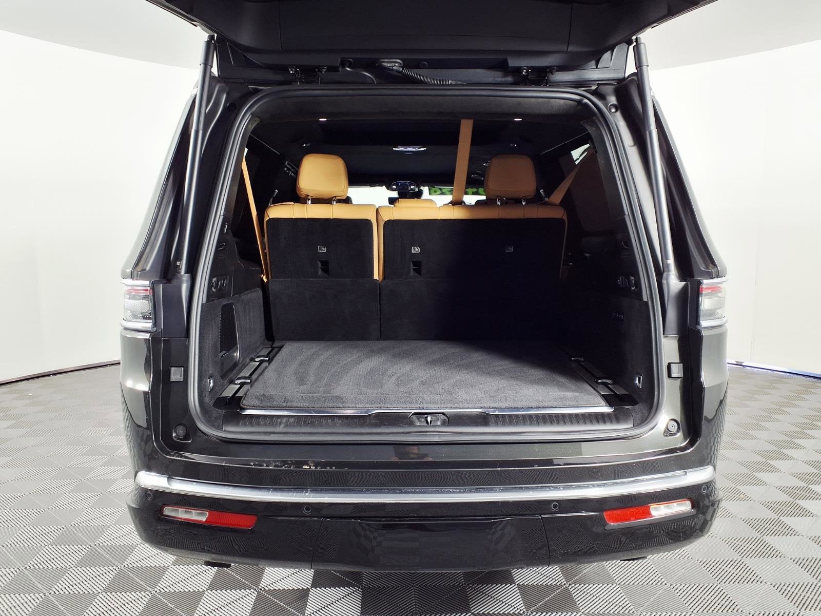 2023 Jeep Grand Wagoneer L Series III