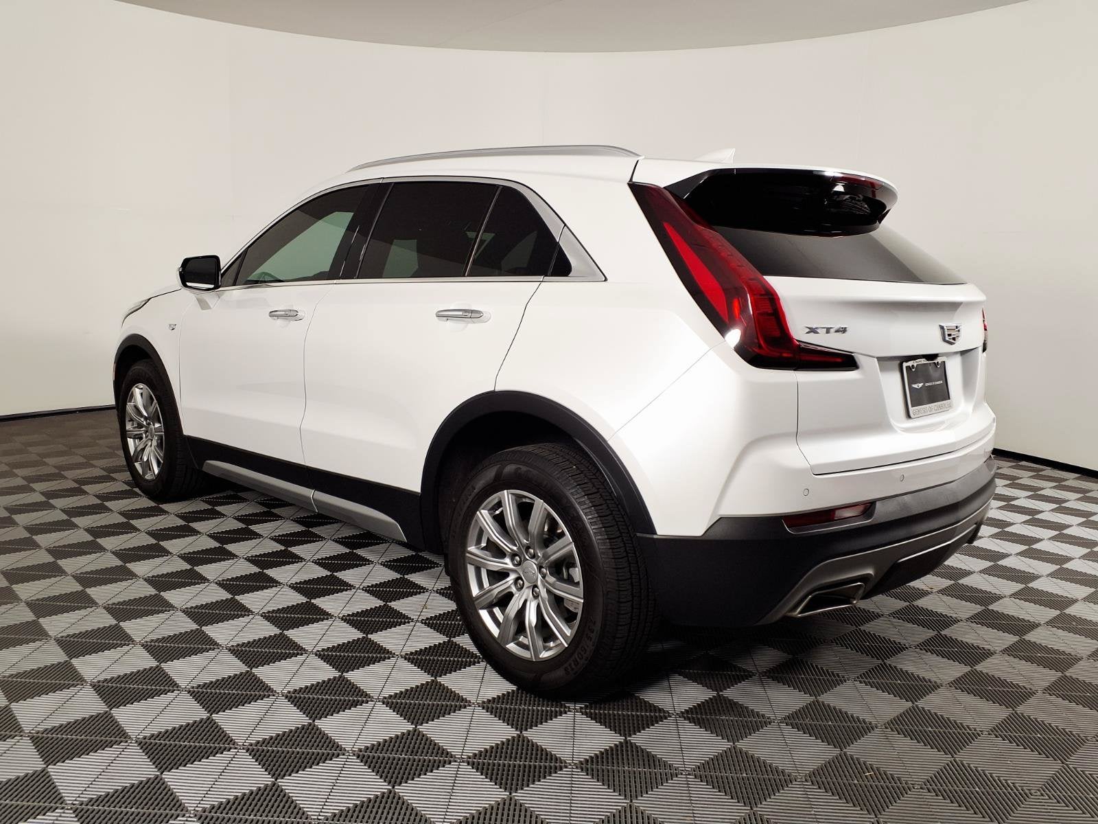 2023 Cadillac XT4 FWD Premium Luxury