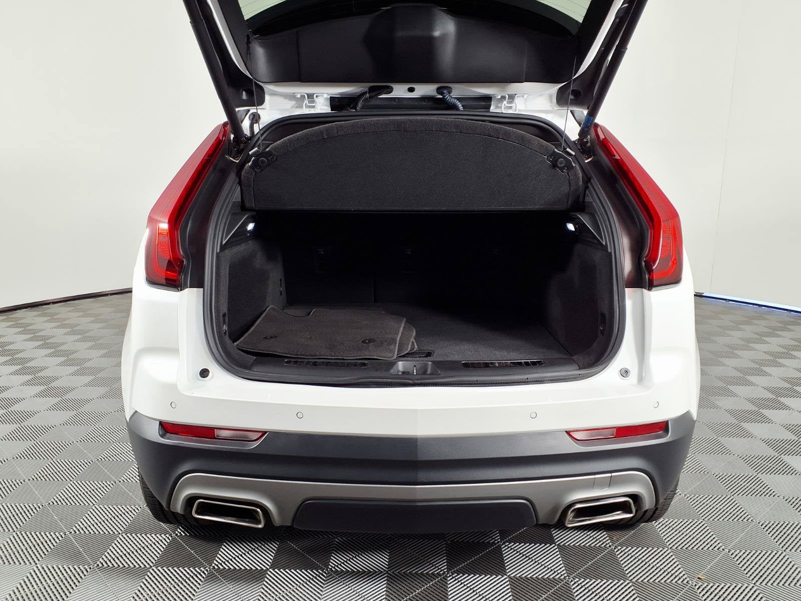 2023 Cadillac XT4 FWD Premium Luxury