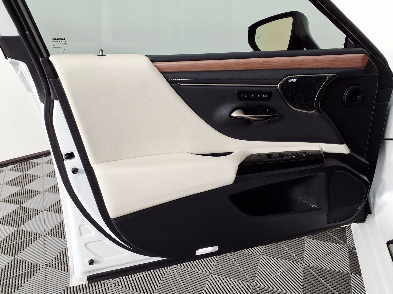 2025 Lexus ES ES 300h Luxury