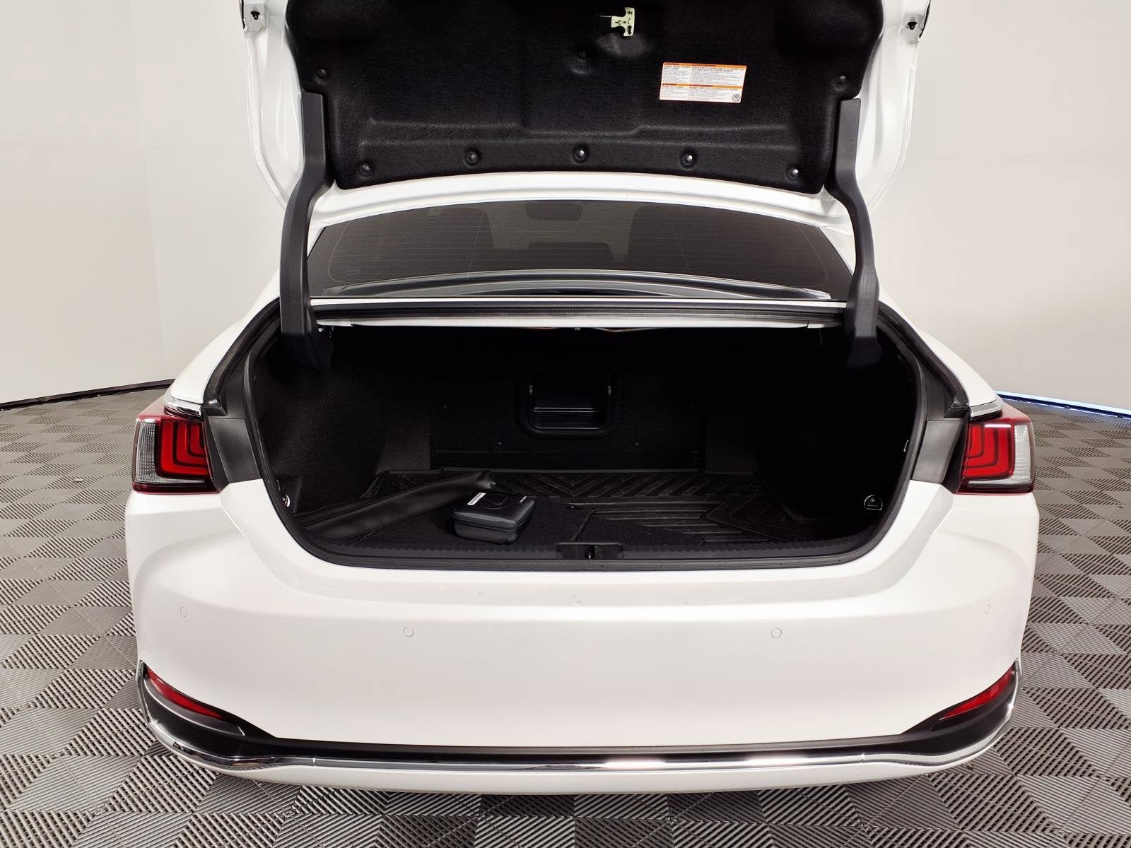 2025 Lexus ES ES 300h Luxury