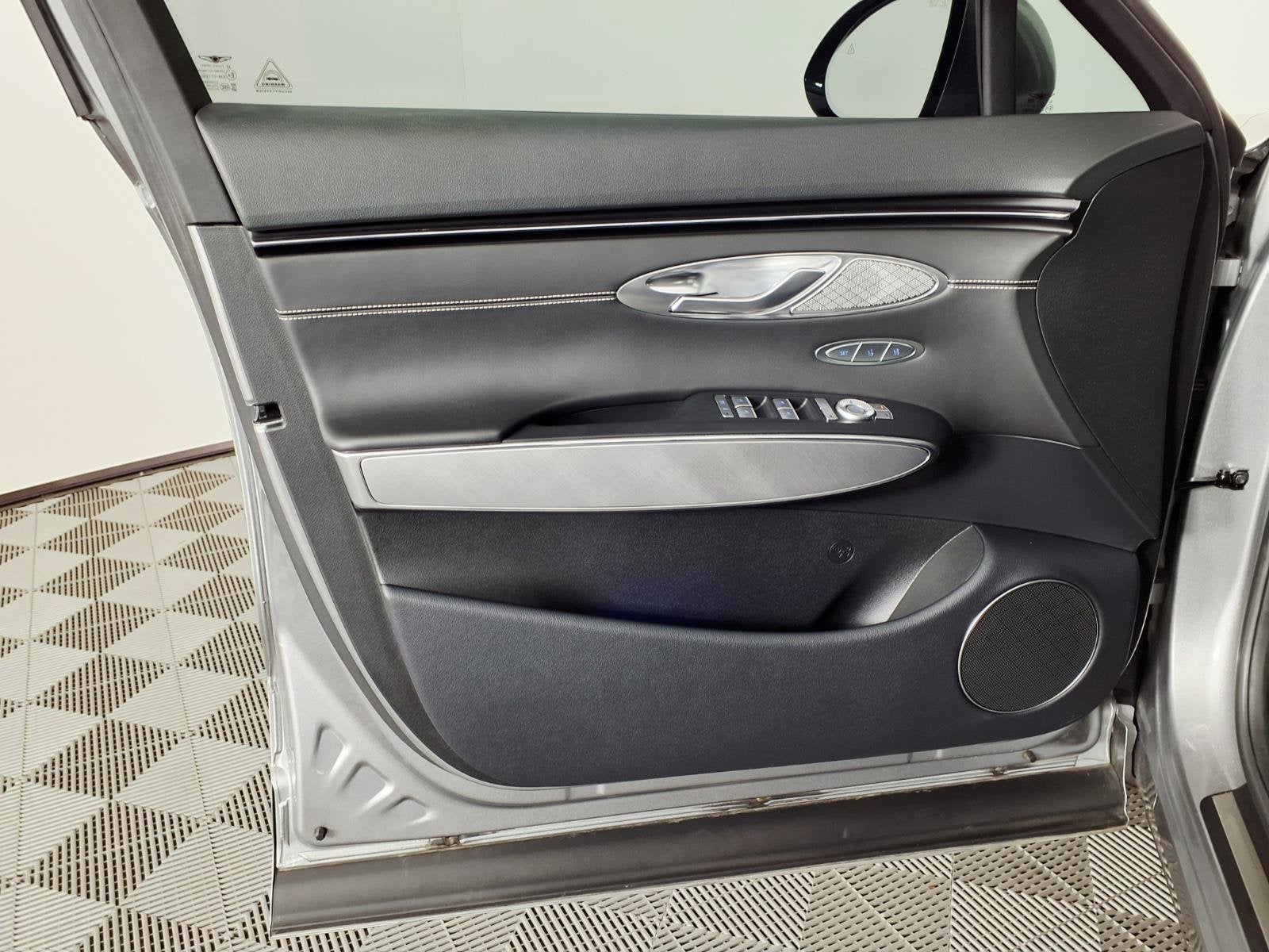 2023 Genesis Electrified GV70 Advanced