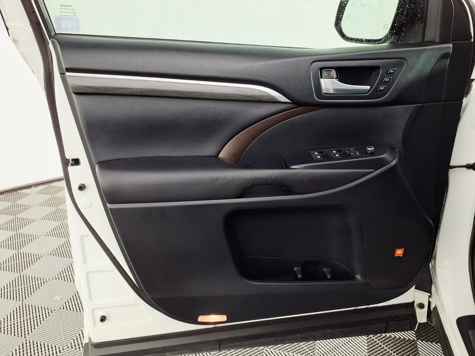 2017 Toyota Highlander Base