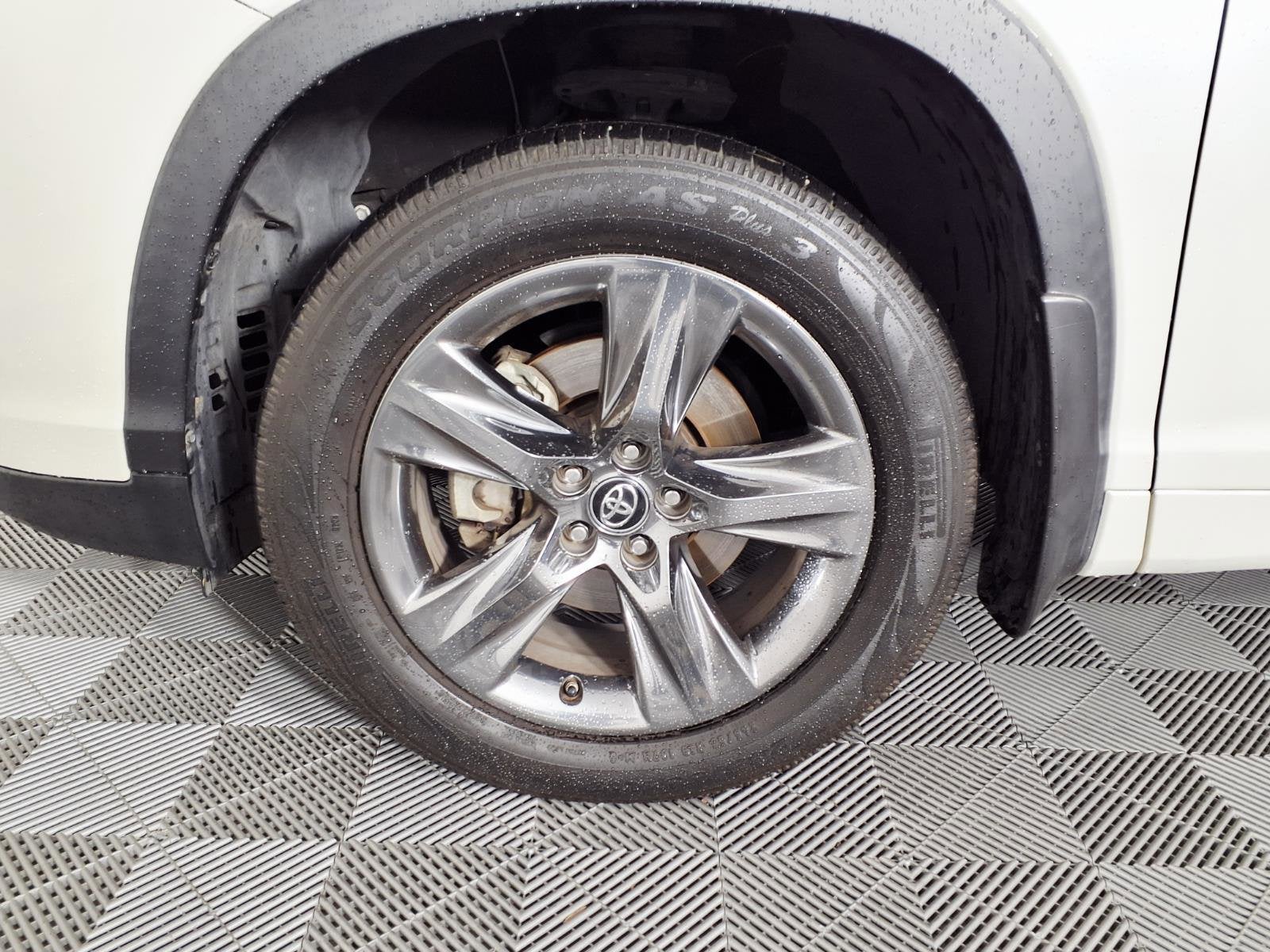 2017 Toyota Highlander Base