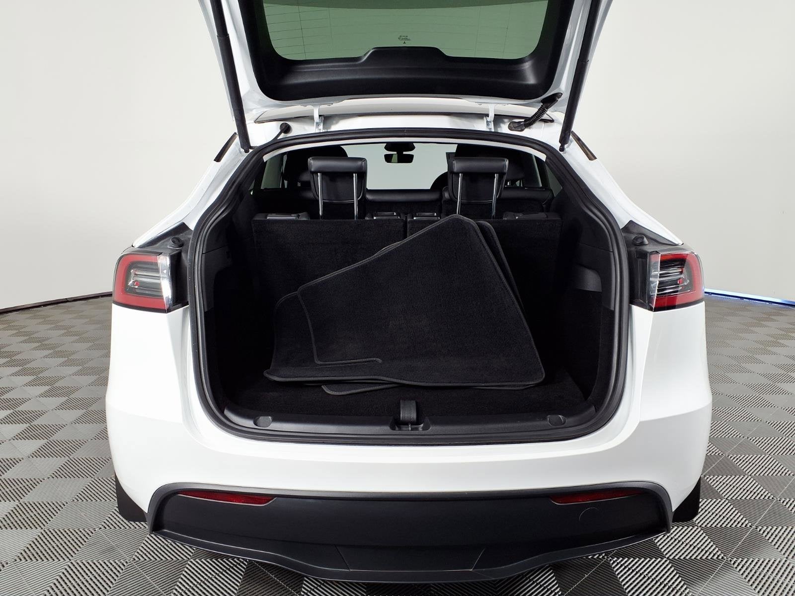 2025 Tesla Model Y Long Range