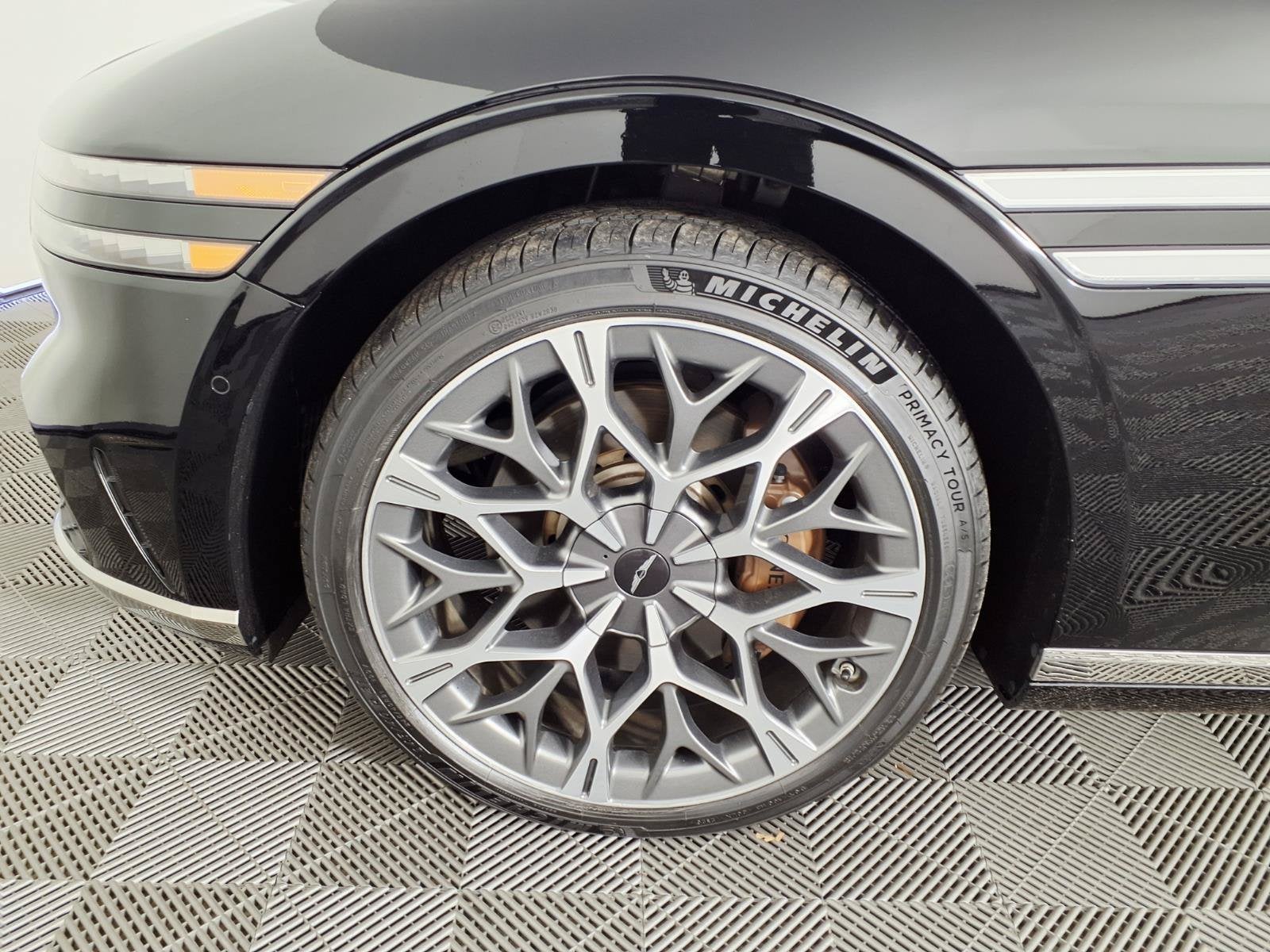 2023 Genesis G90 e-SC