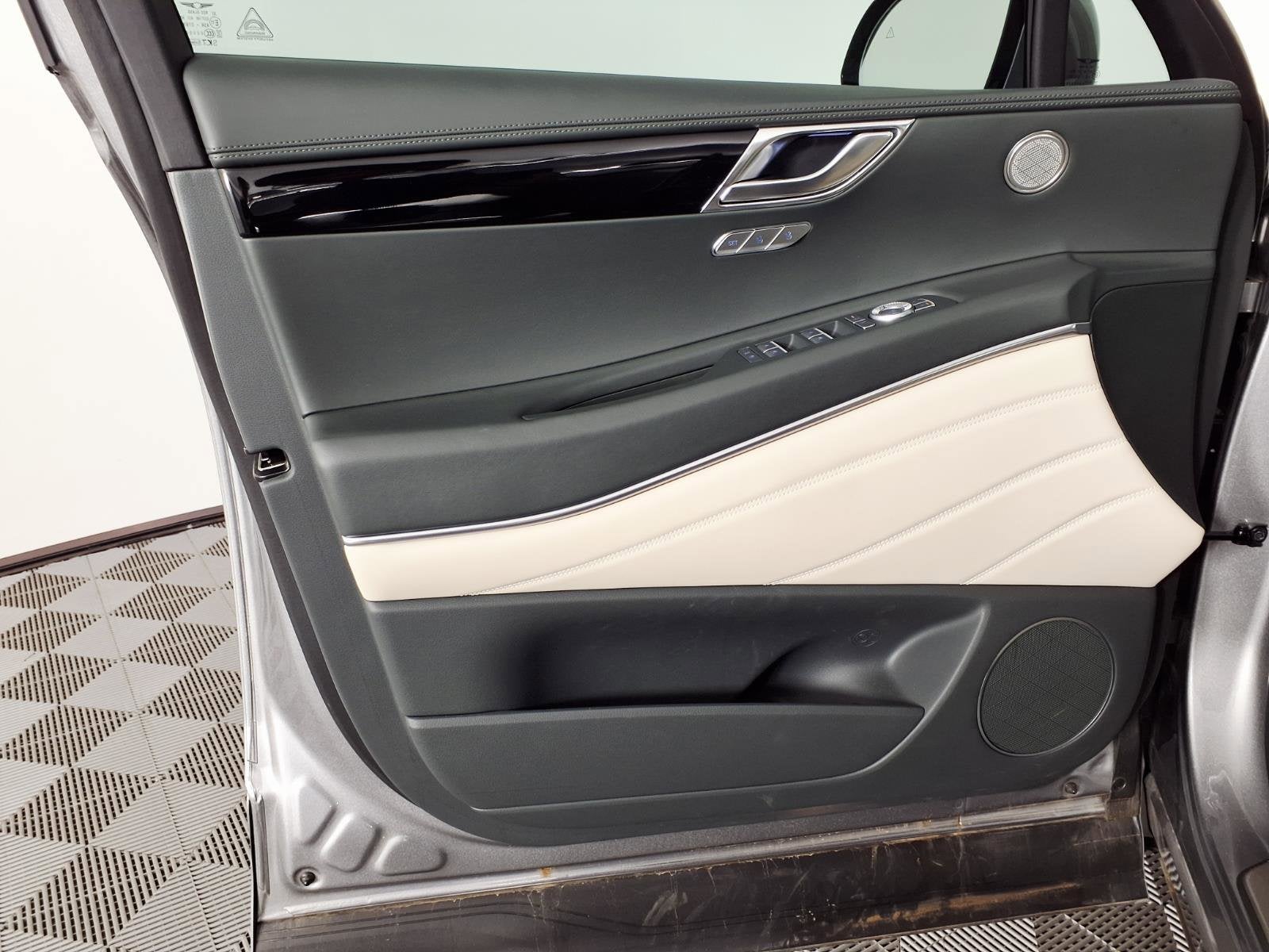 2025 Genesis GV80 Standard