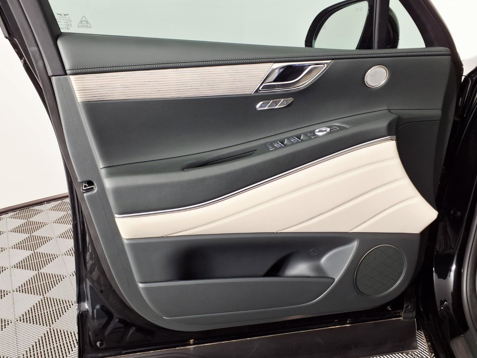 2025 Genesis GV80 Select